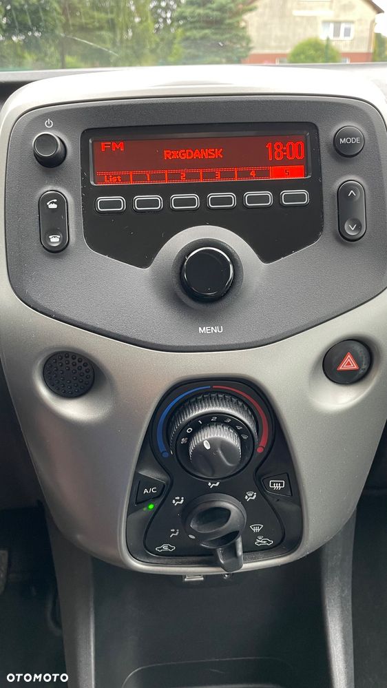Toyota Aygo x-play - 25