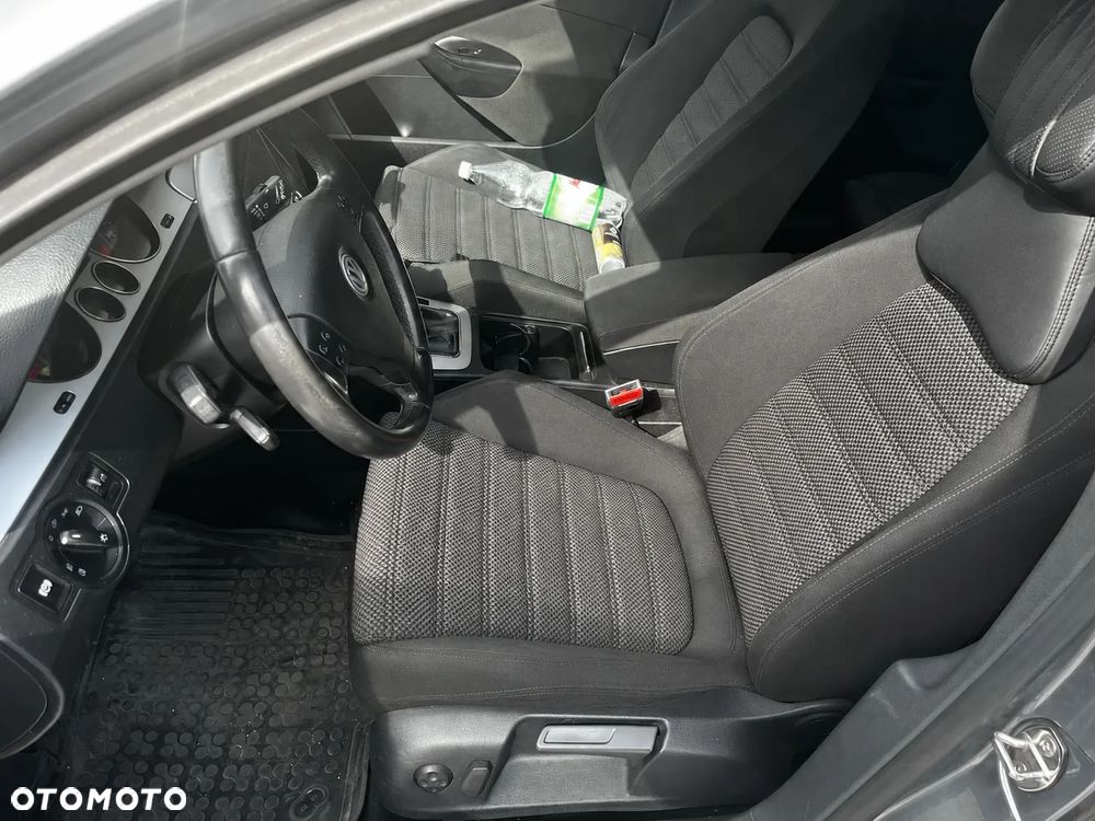 Volkswagen Passat 2.0 TDI DPF Highline - 5