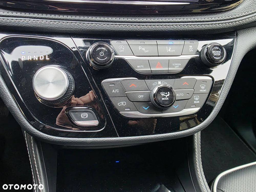 Chrysler Pacifica - 26