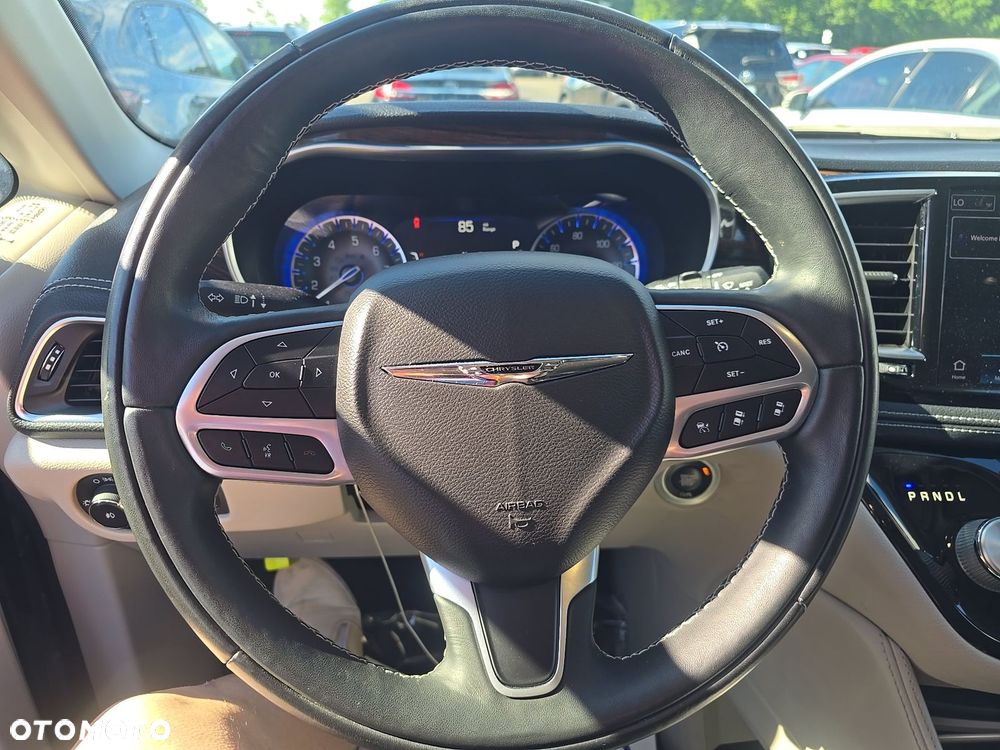 Chrysler Pacifica - 11