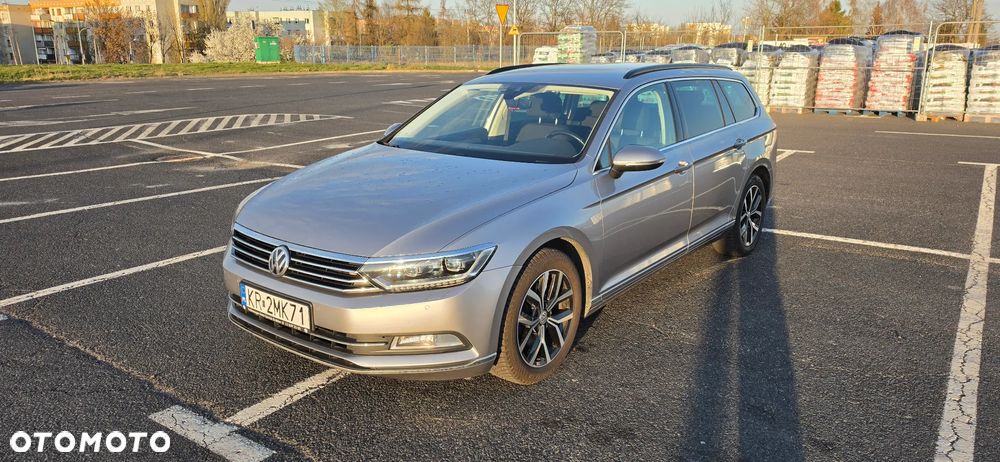 Volkswagen Passat - 1