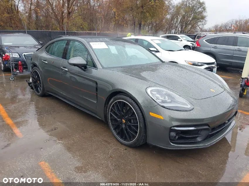 Porsche Panamera 4 Platinum Edition - 2