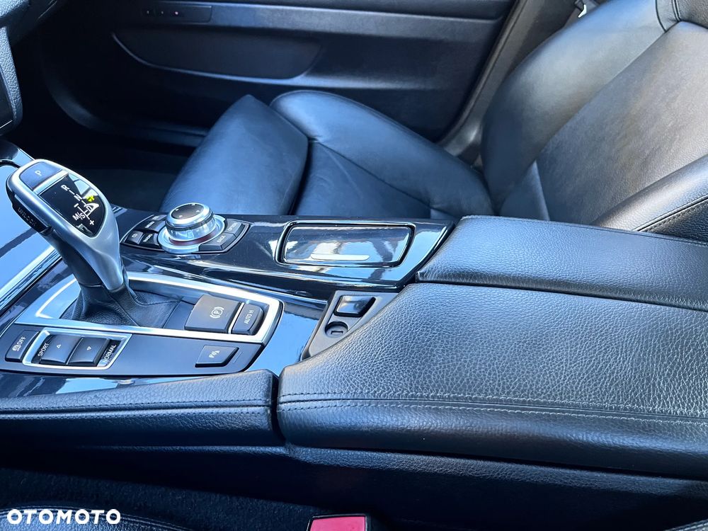 BMW Seria 5 520d - 24