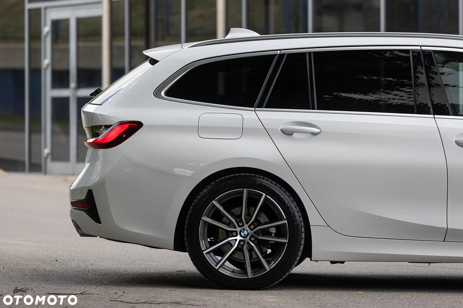 BMW Seria 3 318d Touring Sport Line - 9