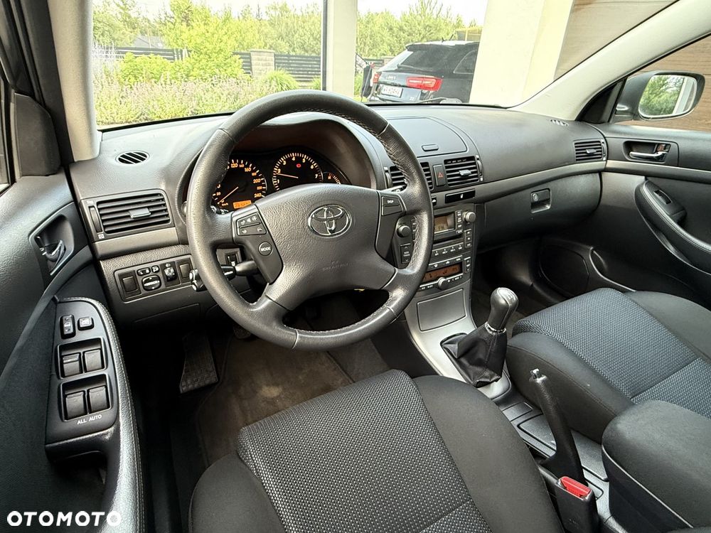 Toyota Avensis 1.8 VVT-i Combi - 16