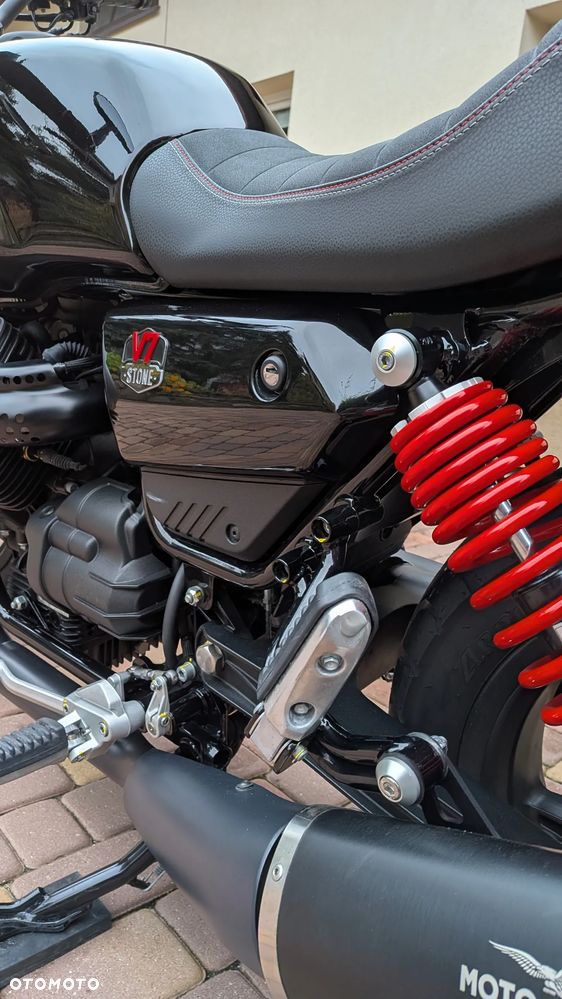 Moto Guzzi V7 - 24