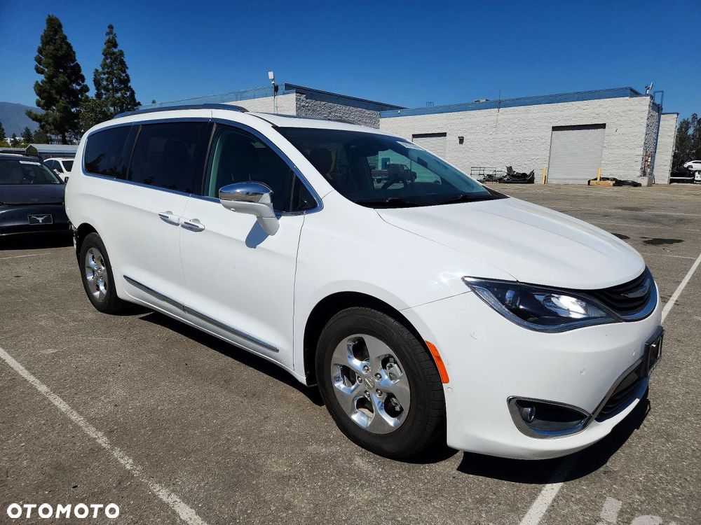 Chrysler Pacifica - 1