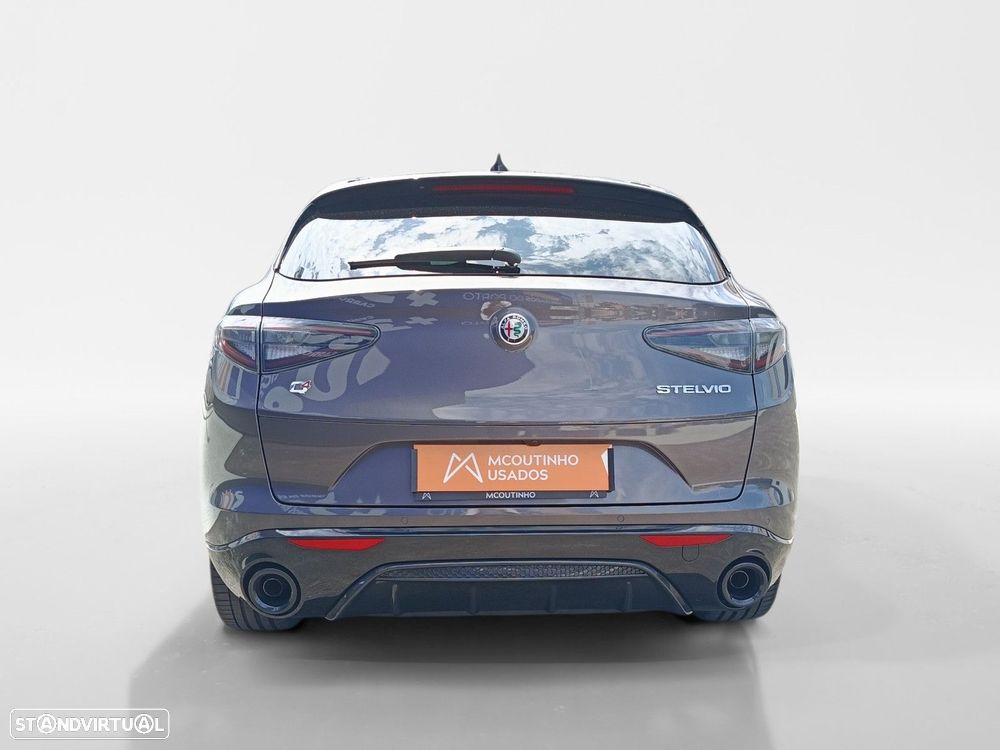 Alfa Romeo Stelvio 2.2 D Veloce Q4 AT8 - 4