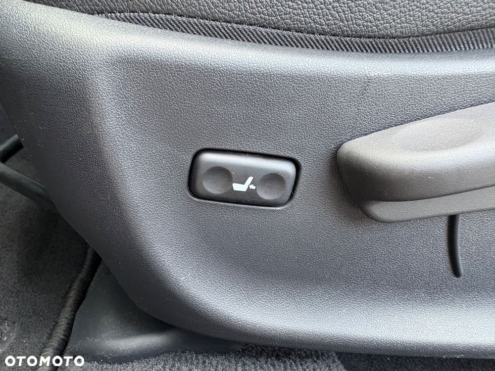 Toyota Avensis 1.8 Premium MS - 26