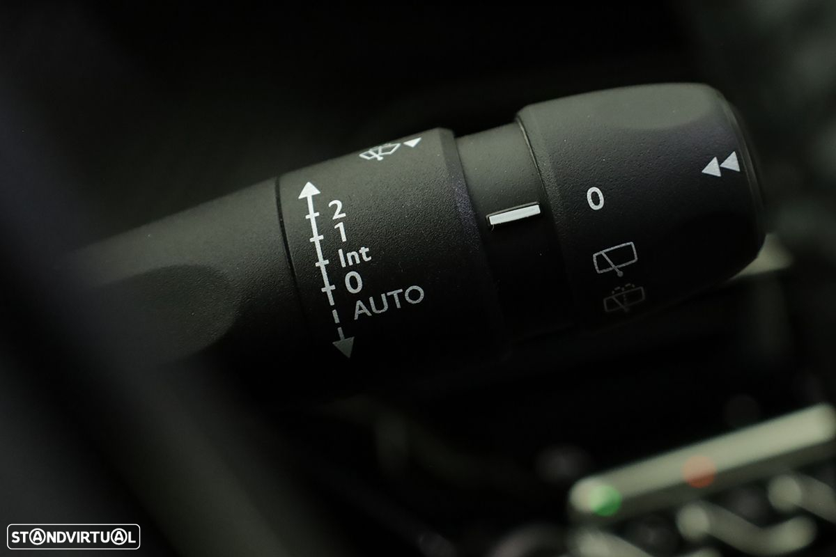 Peugeot 2008 1.2 PureTech Allure - 19