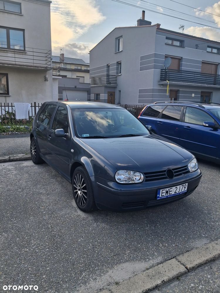 Volkswagen Golf 1.6 Basis - 1