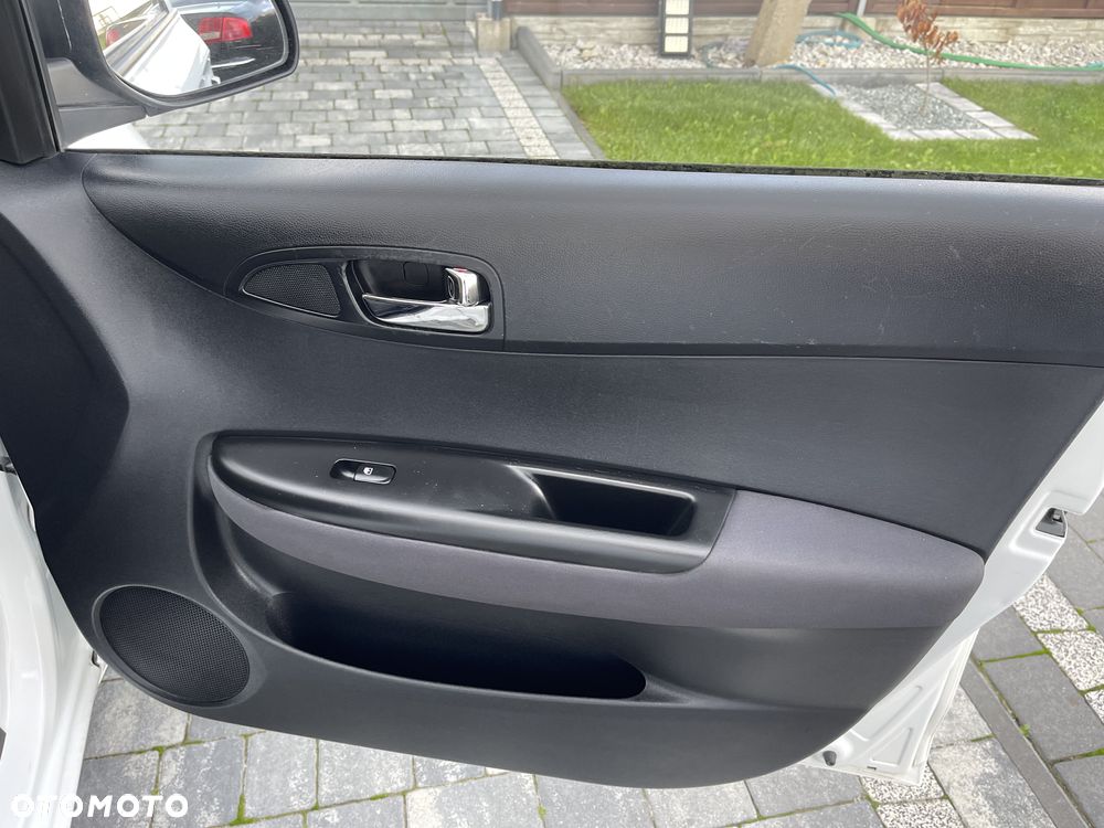 Hyundai i20 - 24