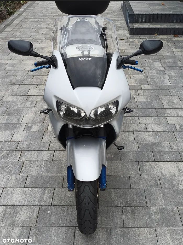 Honda VFR - 3
