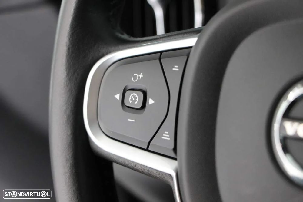 Volvo XC 60 2.0 D4 Momentum Geartronic - 19