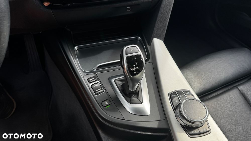 BMW Seria 3 330i xDrive Sport Line Shadow - 23