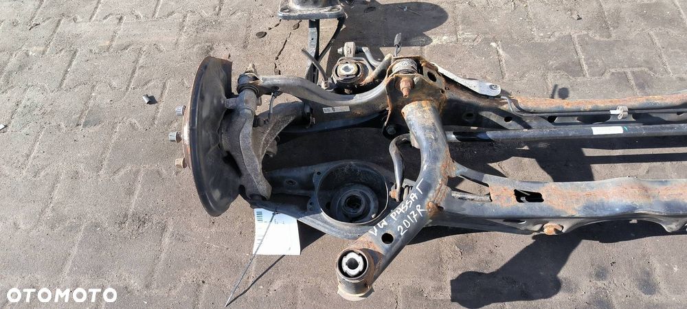 BELKA / SANKI TYŁ VOLKSWAGEN PASSAT B8 - 3