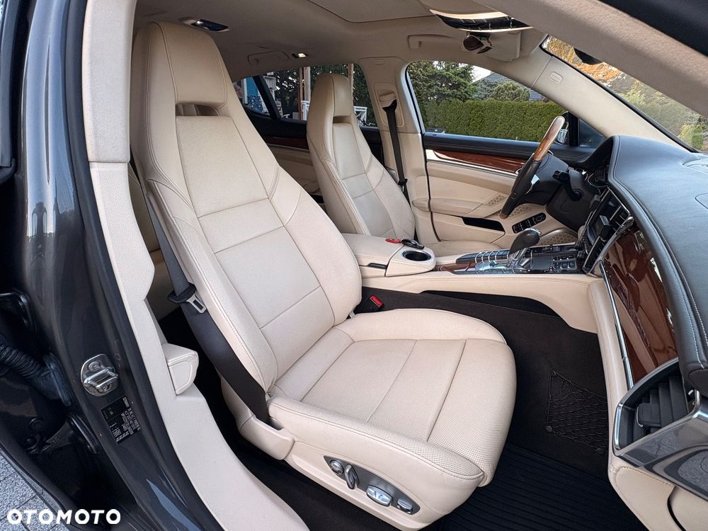 Porsche Panamera 4S Executive - 26