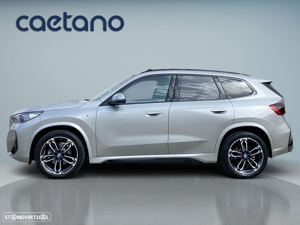 BMW iX1 eDrive20 Pack Desportivo M - 25