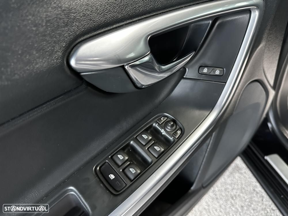 Volvo V60 2.4 D6 R-Design AWD Phev - 19