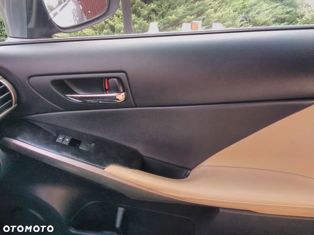 Lexus IS 300h Prestige - 4