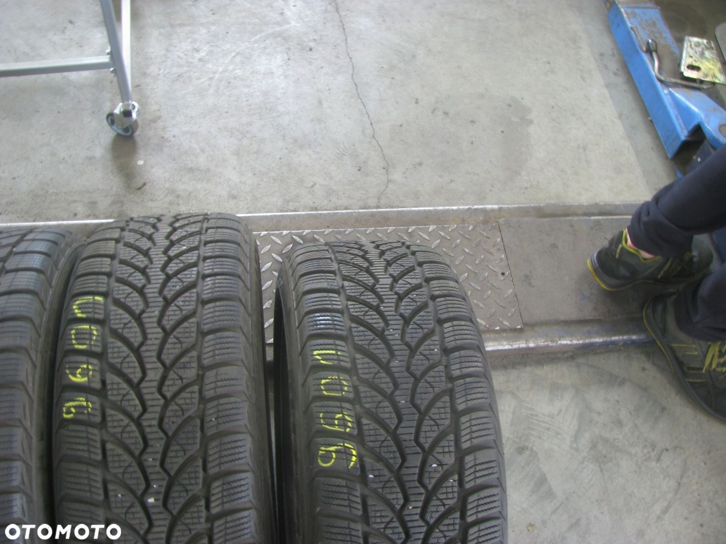 Opona zimowa Bridgestone Blizzak LM-32 205/55R16 91 H - 2
