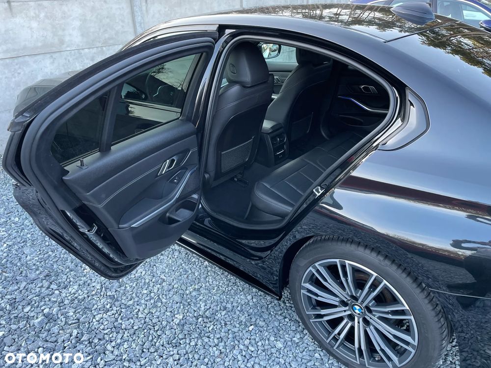 BMW Seria 3 320d xDrive M Sport Shadow - 17