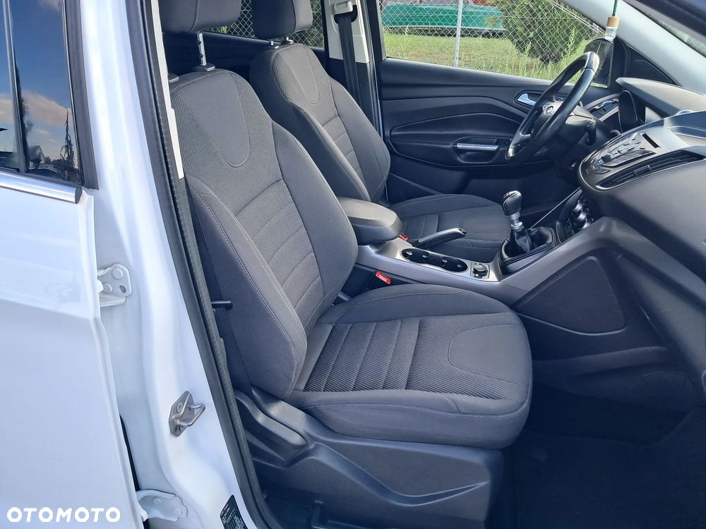 Ford Kuga 2.0 TDCi 2x4 Titanium - 20