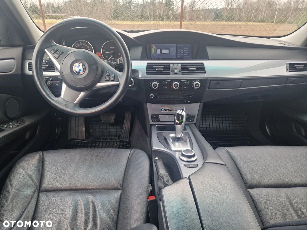 BMW Seria 5 525d - 24