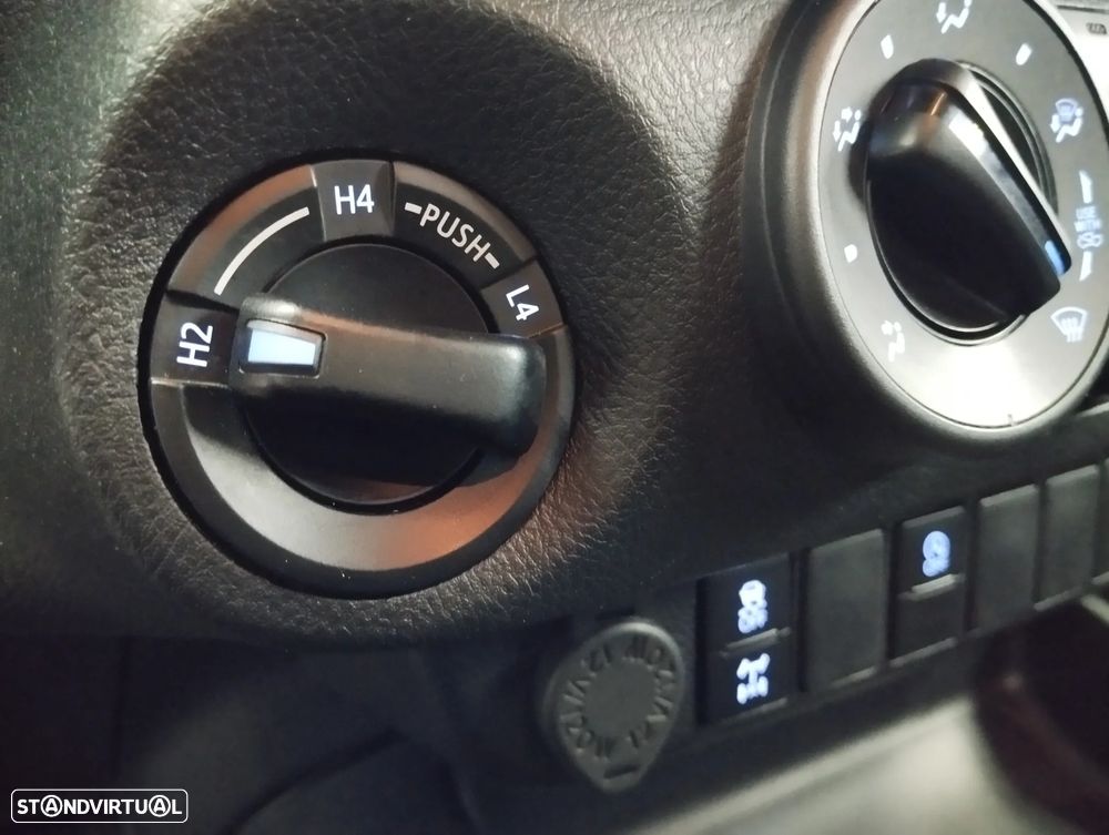 Toyota Hilux 2.4 D-4D 4WD CD CM - 21