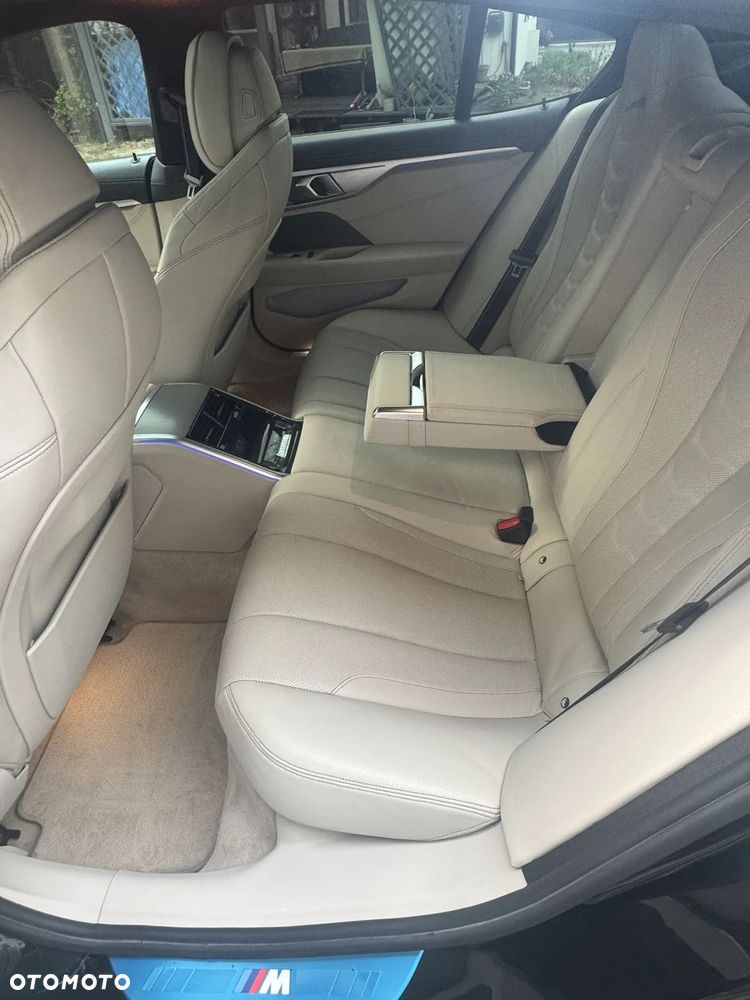 BMW Seria 8 - 12
