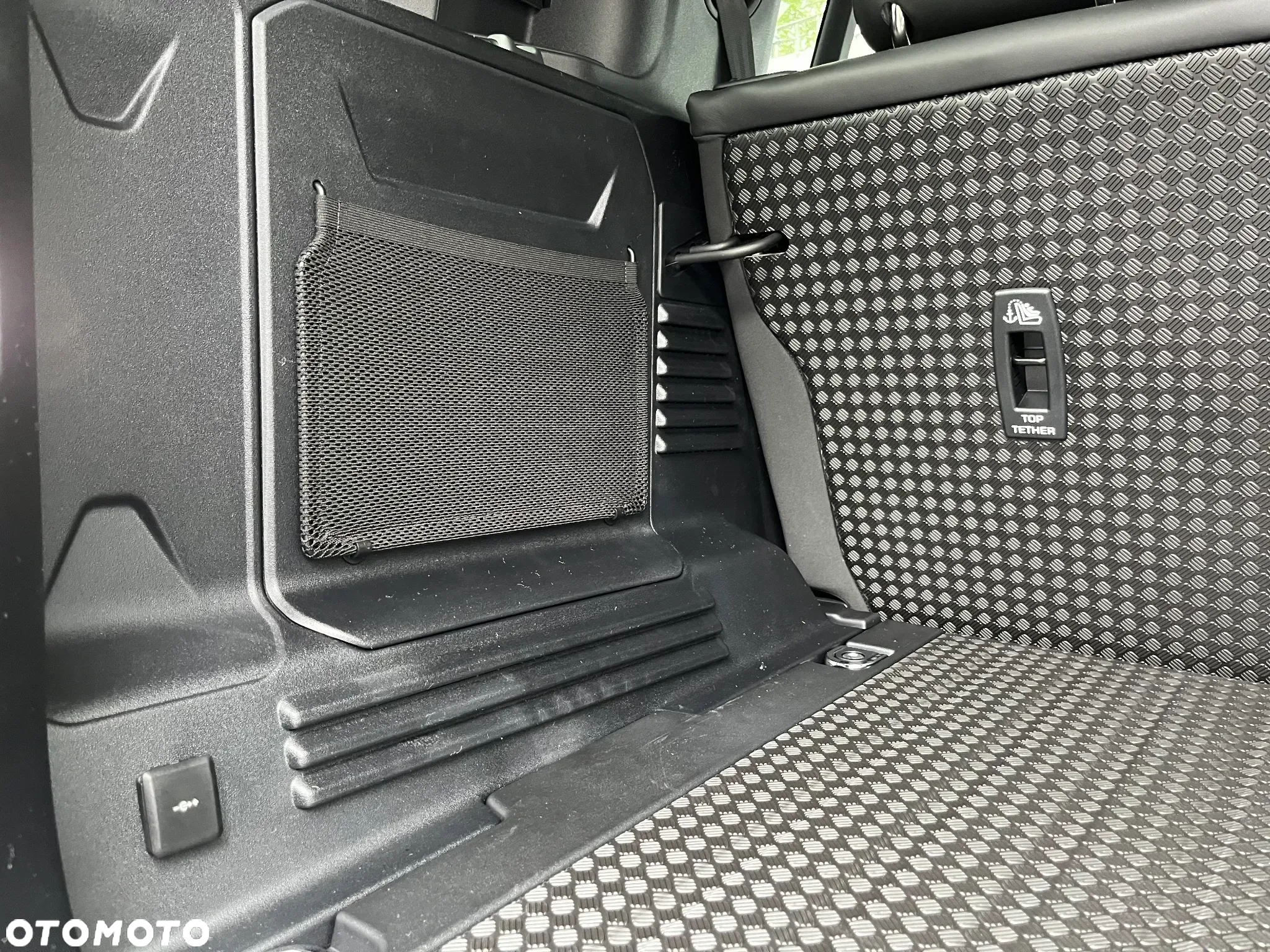 Land Rover Defender 110 D300 X-Dynamic HSE - 15