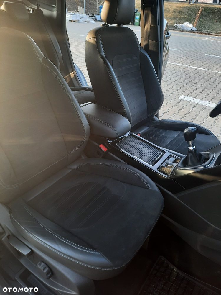 Ford Kuga 2.0 TDCi FWD ST-Line - 36