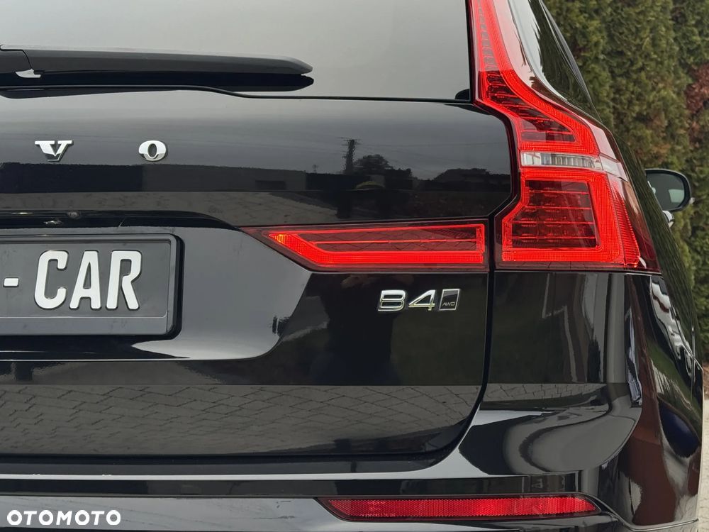 Volvo XC 60 B4 D AWD Plus Dark - 39