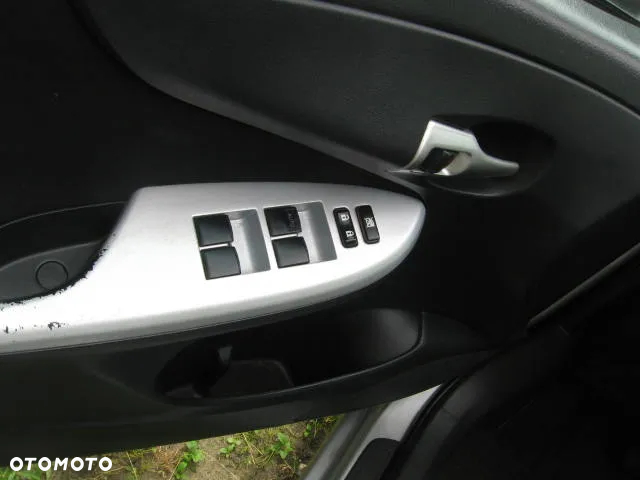 Toyota Corolla 1.6 Premium - 19