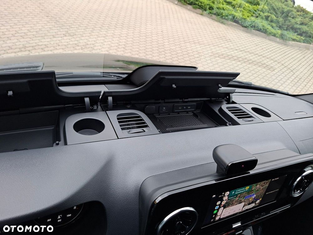 Mercedes-Benz Sprinter - 13