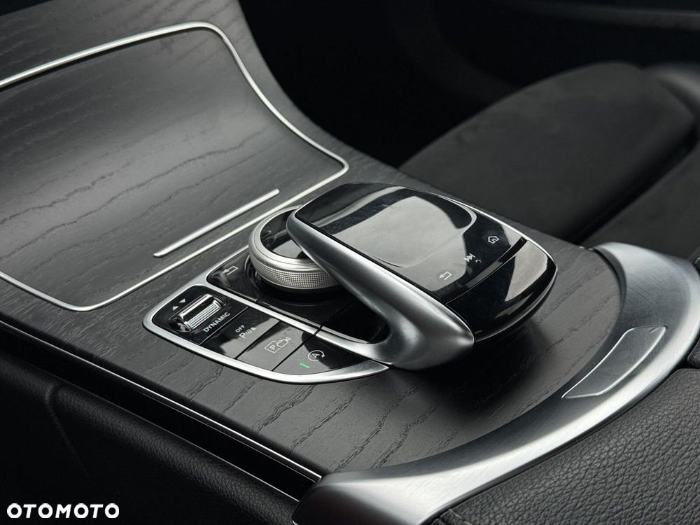 Mercedes-Benz Klasa C 300 d 4MATIC 9G-TRONIC - 23