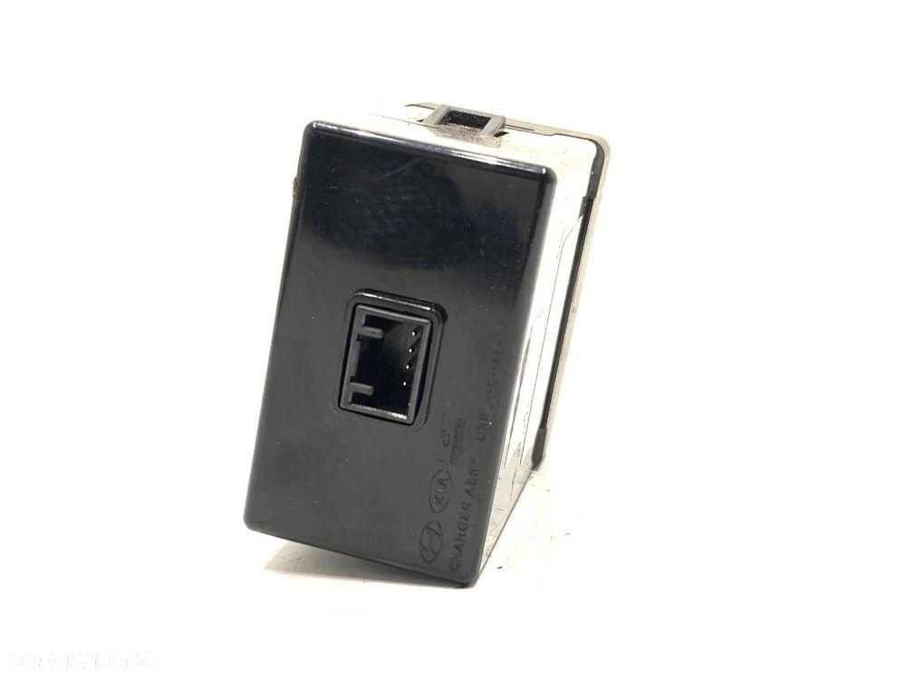 GNIAZDO USB  HYUNDAI TUCSON (NX4E, NX4A) 2020 - 2022 1.6 T-GDi 110 kW [150 KM] benzyna 2021 - 2022 - 2