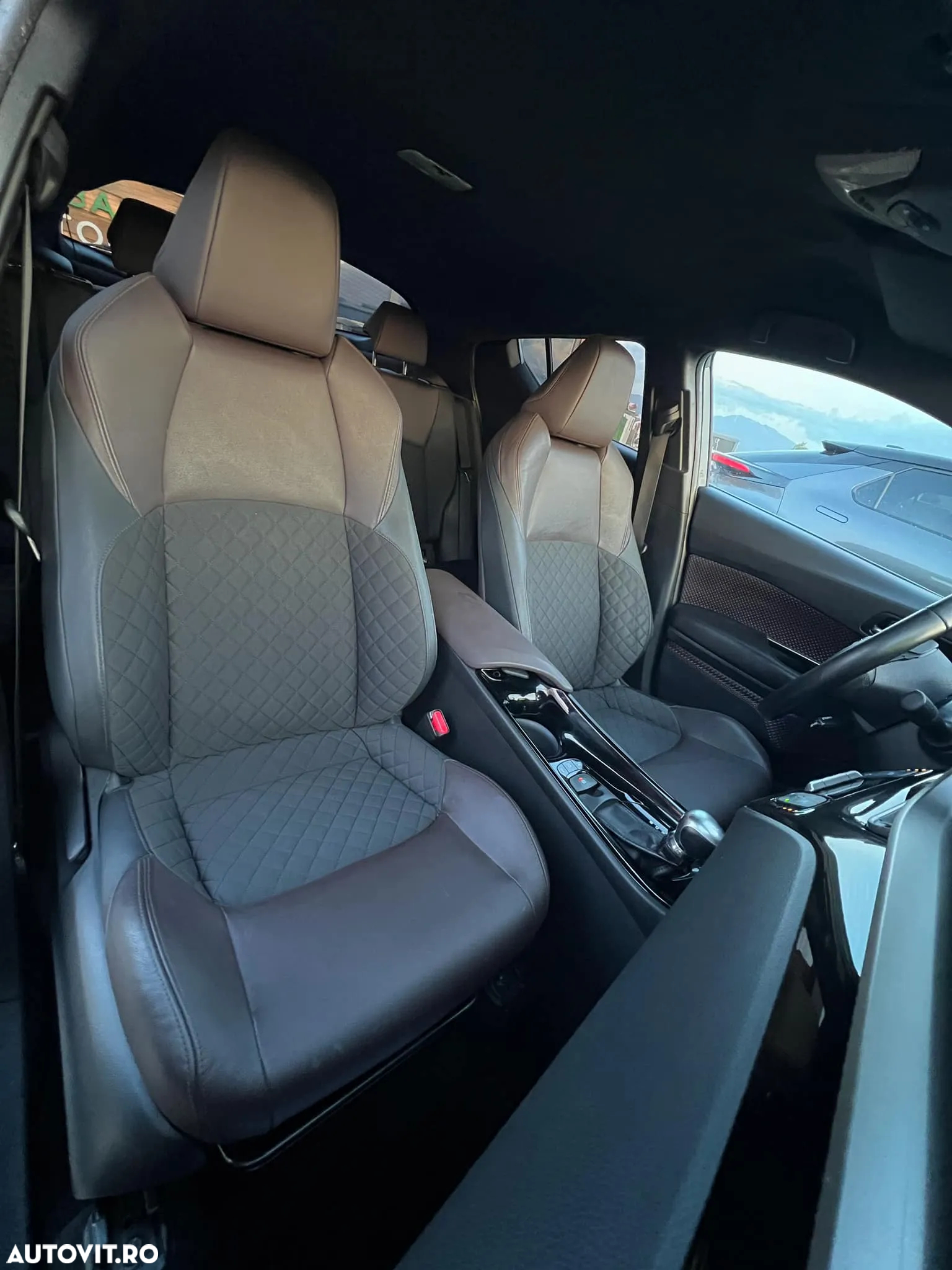 Toyota C-HR Hybrid Lounge - 20