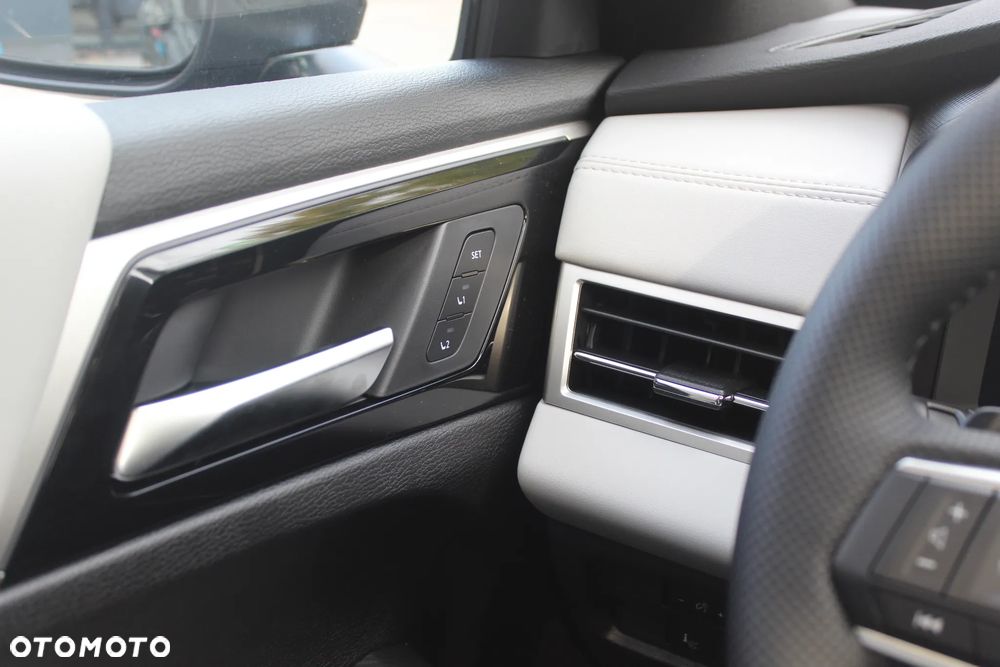 Mitsubishi Outlander - 30