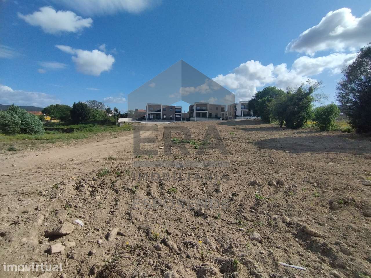 Terreno inserido em zona de construção - Grande imagem: 4/8