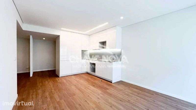 Apartamento T1 com Varanda e Garagem no Condomínio Jardins da Seara - Grande imagem: 2/7