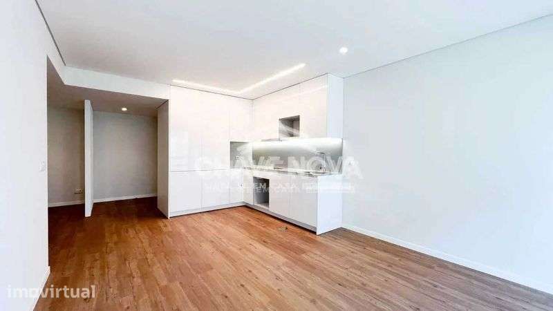Apartamento T1 com Varanda e Garagem no Condomínio Jardins da Seara - Grande imagem: 2/7