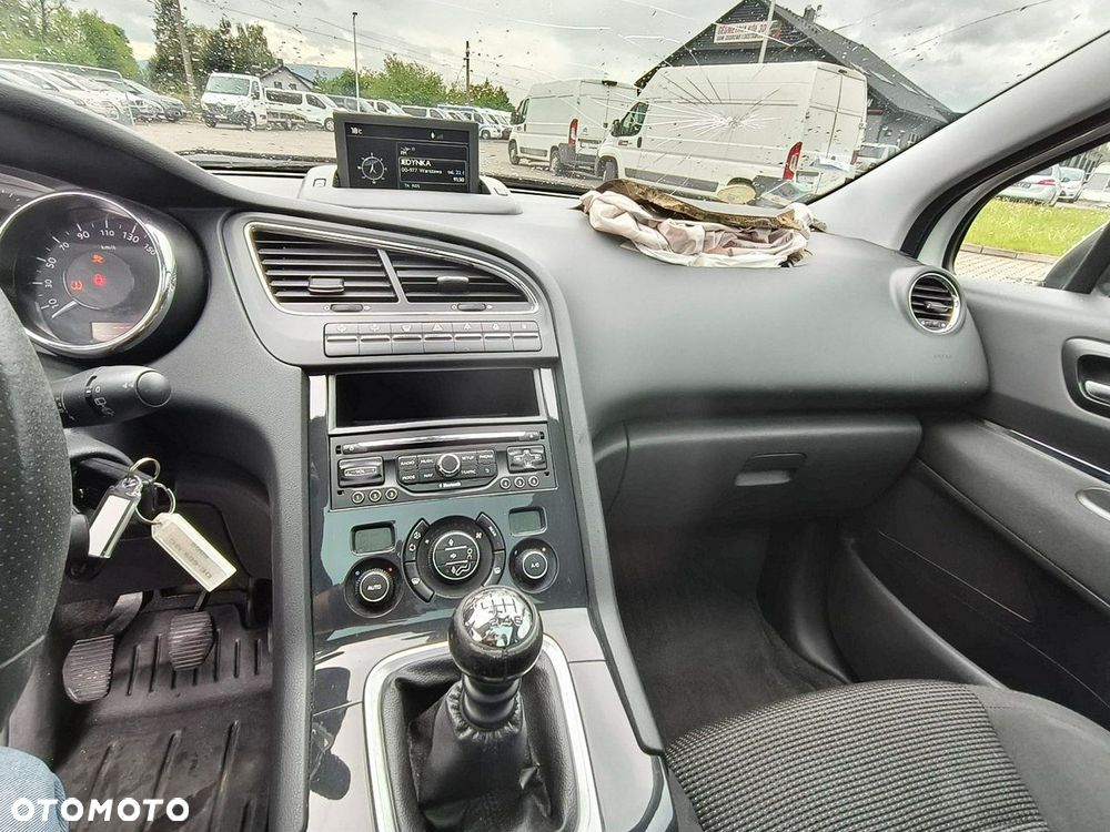 Peugeot 5008 - 23