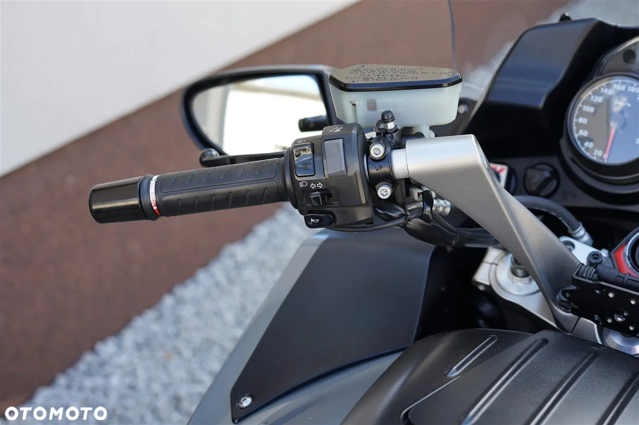 Kawasaki GTR - 17