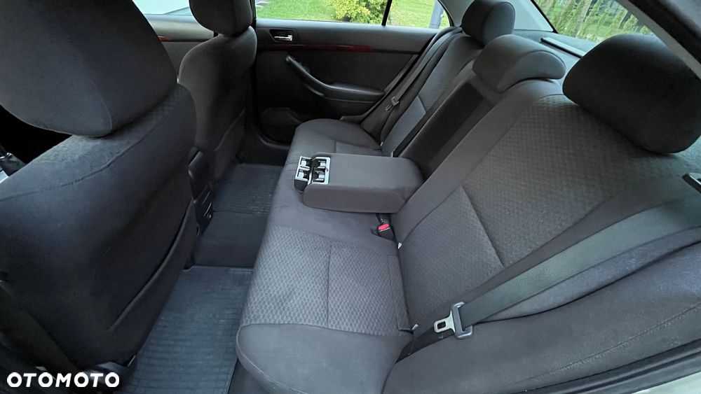 Toyota Avensis 2.0 VVT-i Sol - 14
