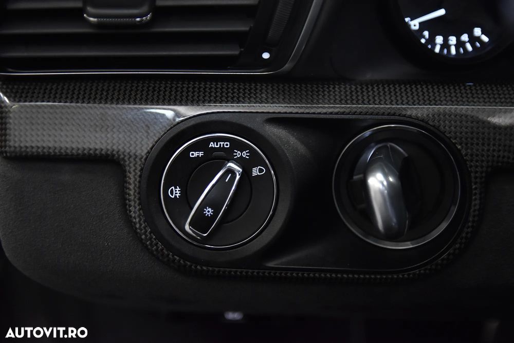 Porsche 911 Carrera 4 GTS PDK - 22