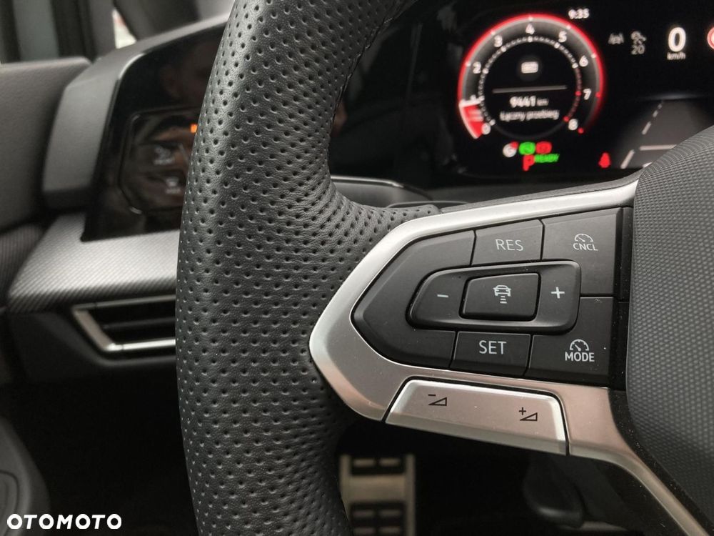 Volkswagen Golf VIII 1.5 eTSI mHEV R-Line DSG - 12