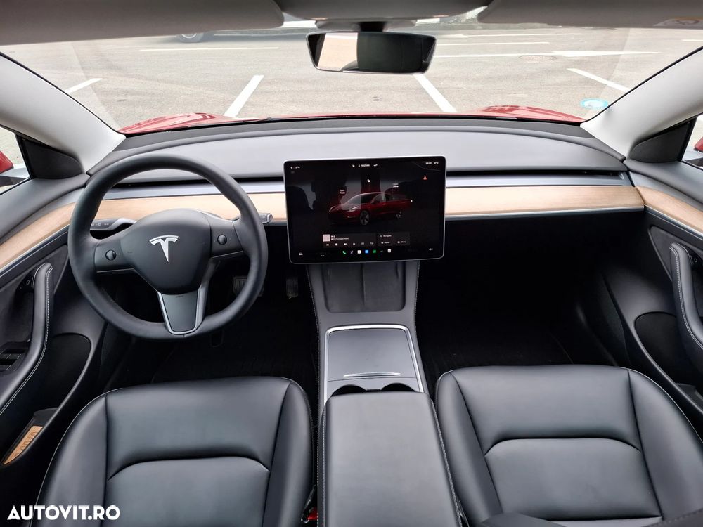 Tesla Model 3 - 9
