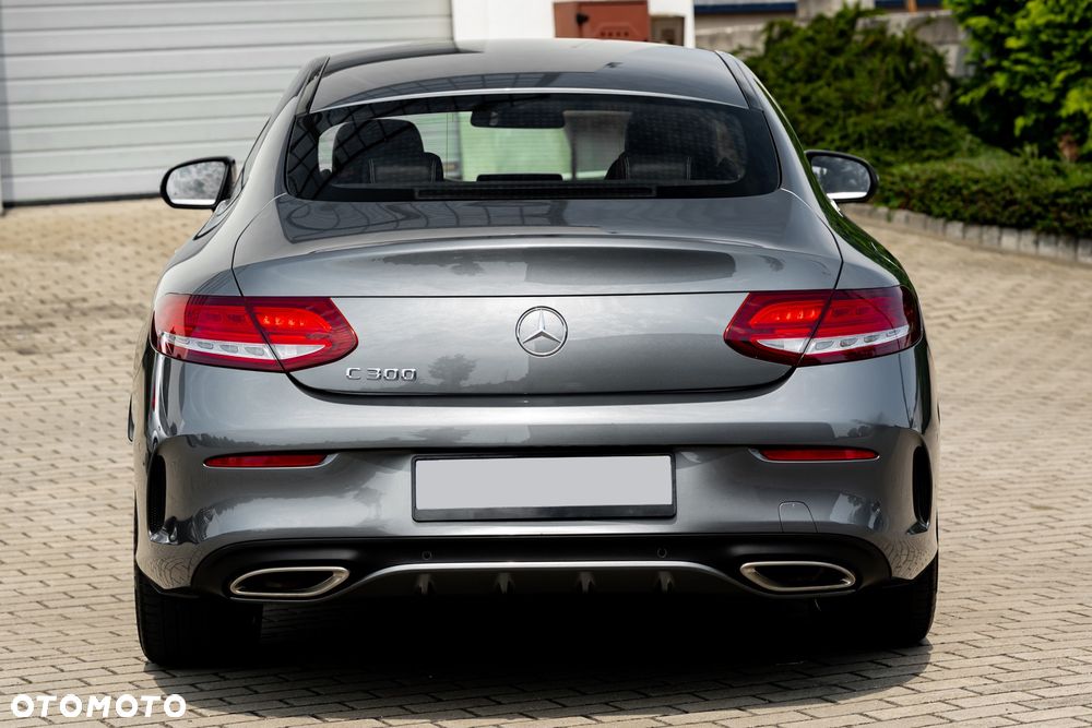 Mercedes-Benz Klasa C 300 9G-TRONIC AMG Line - 13