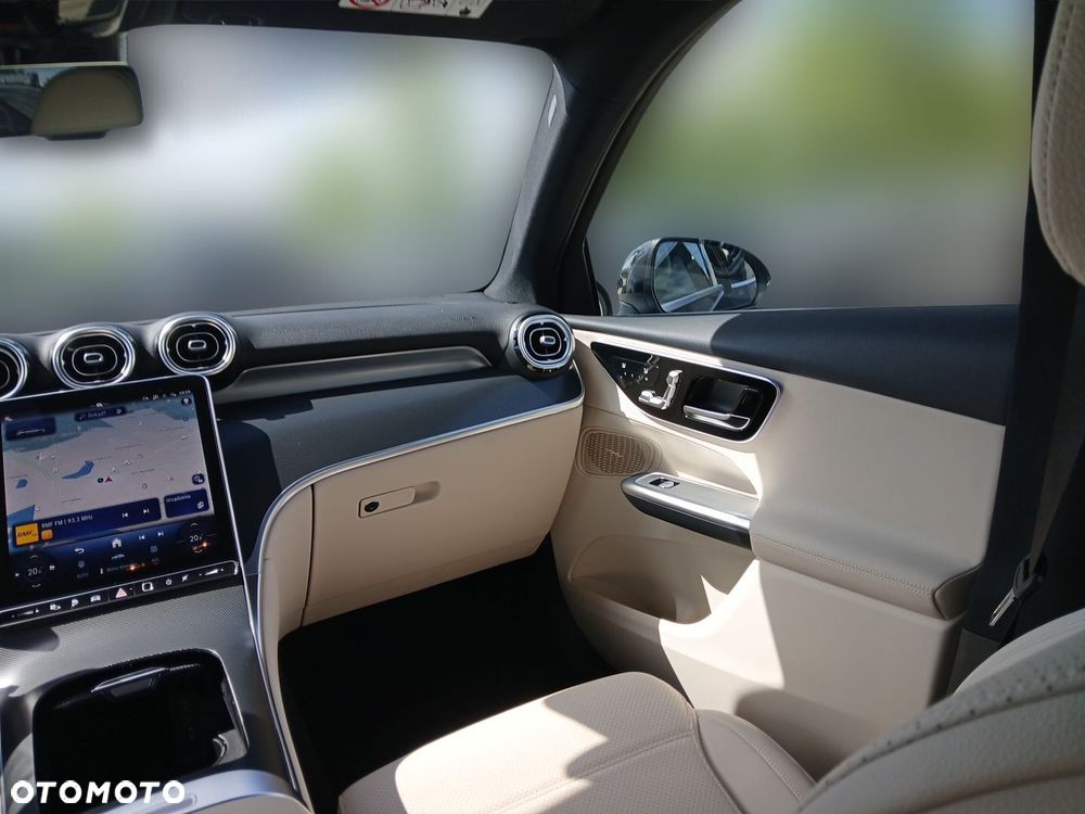 Mercedes-Benz GLC 300 e 4Matic 9G-TRONIC Avantgarde Advanced - 11